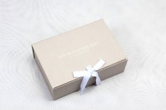 定制高檔服裝包裝盒需要注意的事項